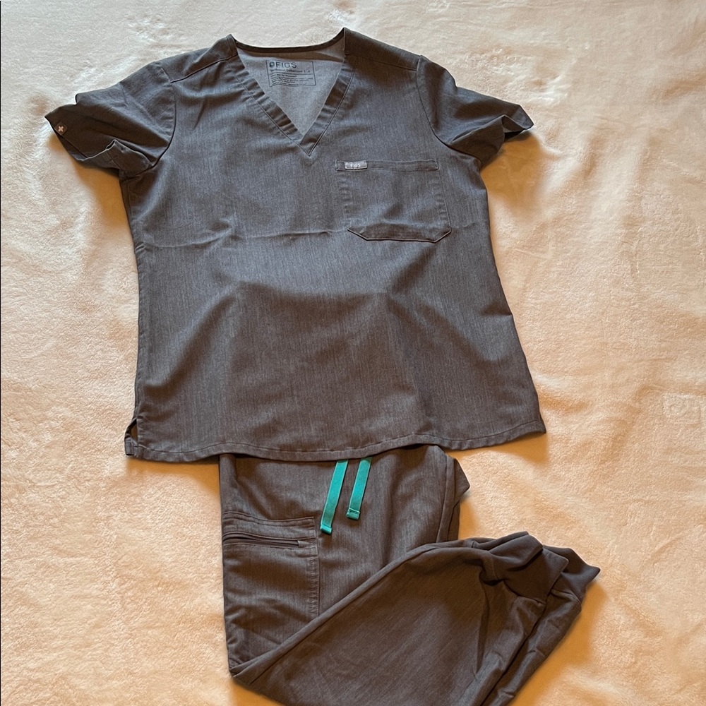 Figs Gray Women's Scrub Set